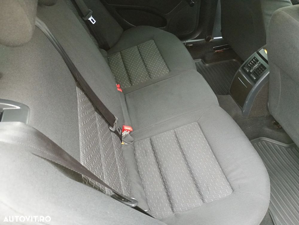 Skoda Octavia 1.6 MPI Ambiente - 8