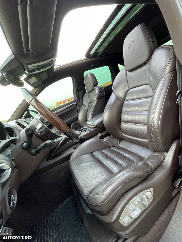 Porsche Cayenne 4.2 L S - 6