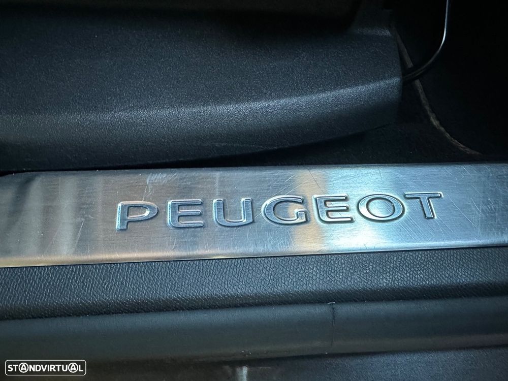 Peugeot 5008 1.5 BlueHDi GT Line J19 EAT8 - 32