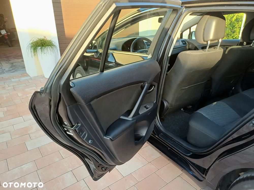 Toyota Avensis 1.8 Sol NAVI - 20