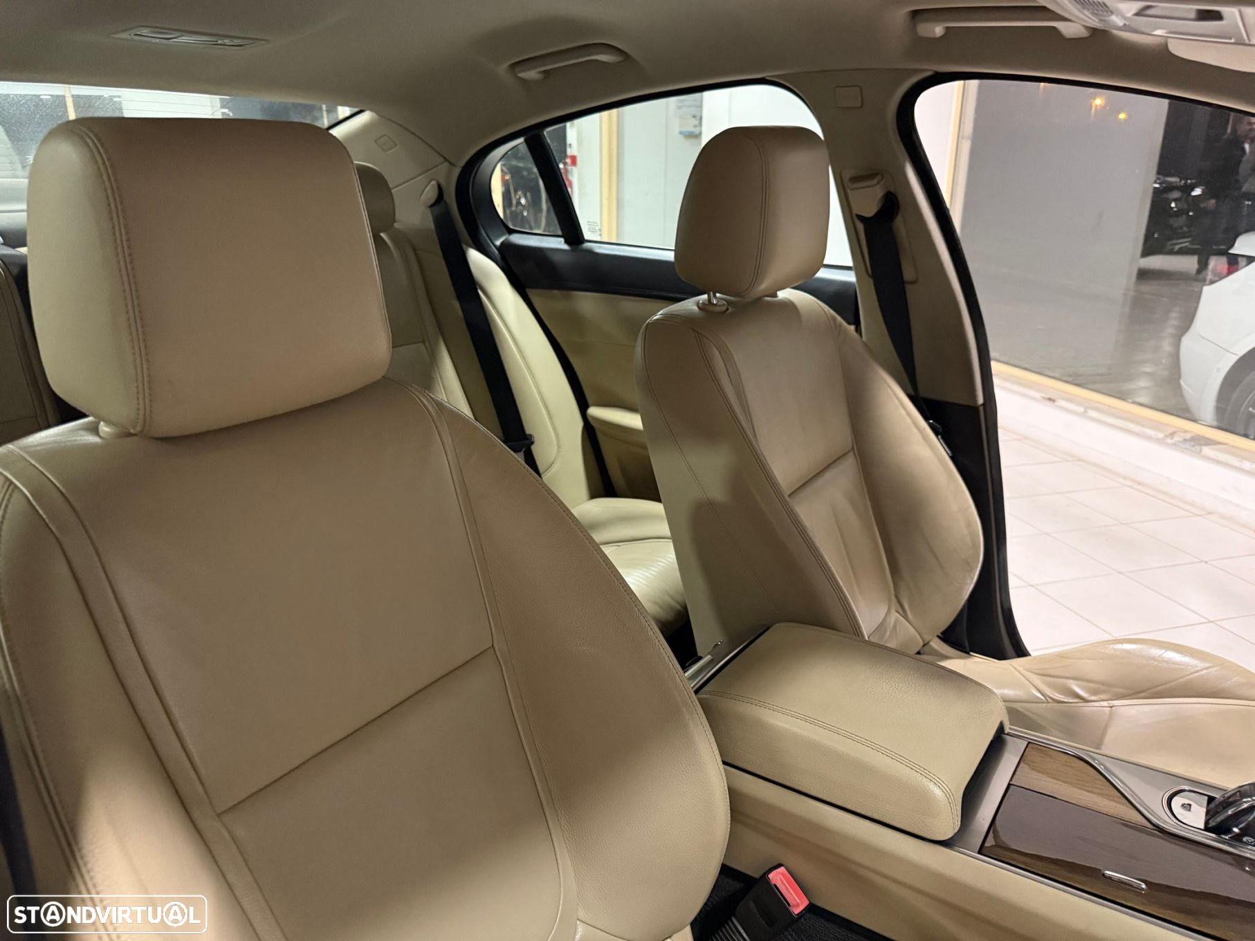 Jaguar XF 2.2 D Premium Luxury - 33