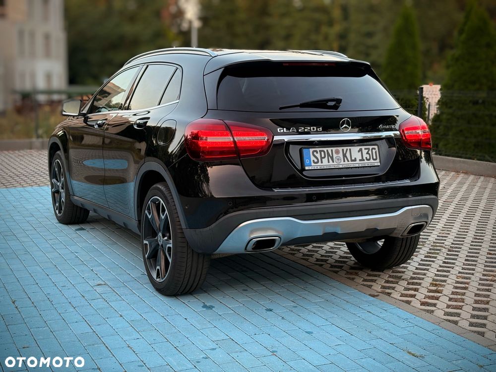 Mercedes-Benz GLA 220 d 4-Matic Urban - 10