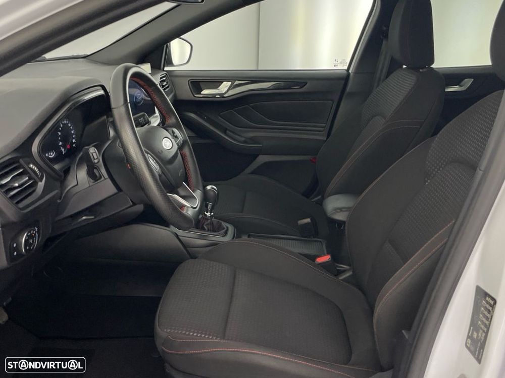 Ford Focus 1.0 EcoBoost MHEV ST-Line - 11