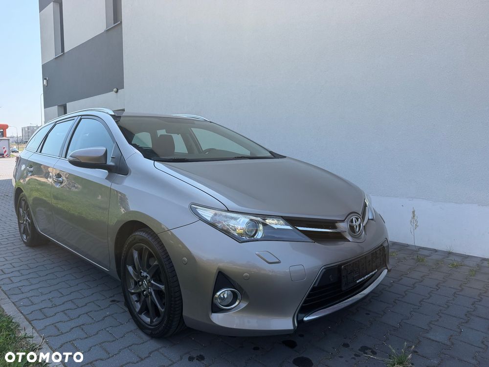 Toyota Auris 1.6 Premium + - 6