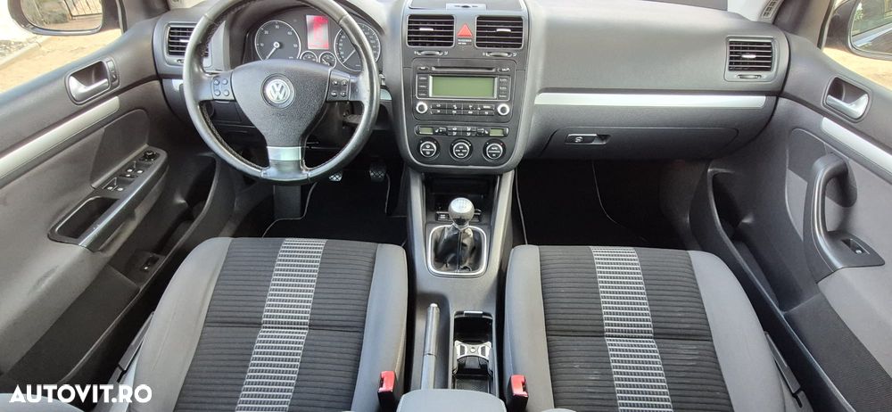 Volkswagen Golf - 6