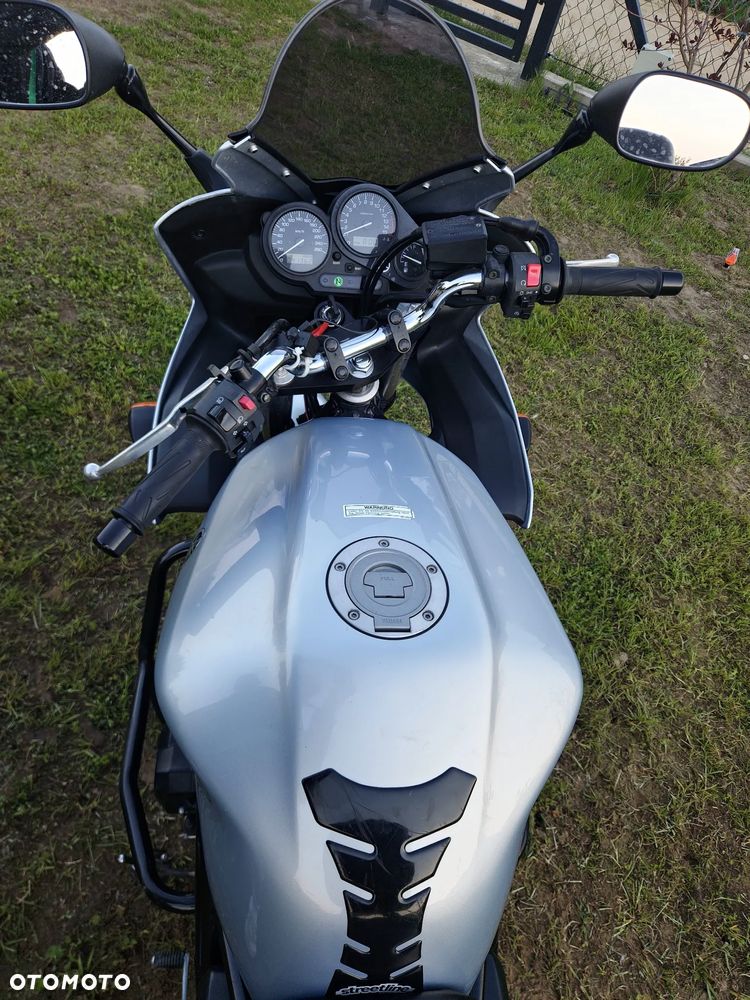 Yamaha FZS - 6