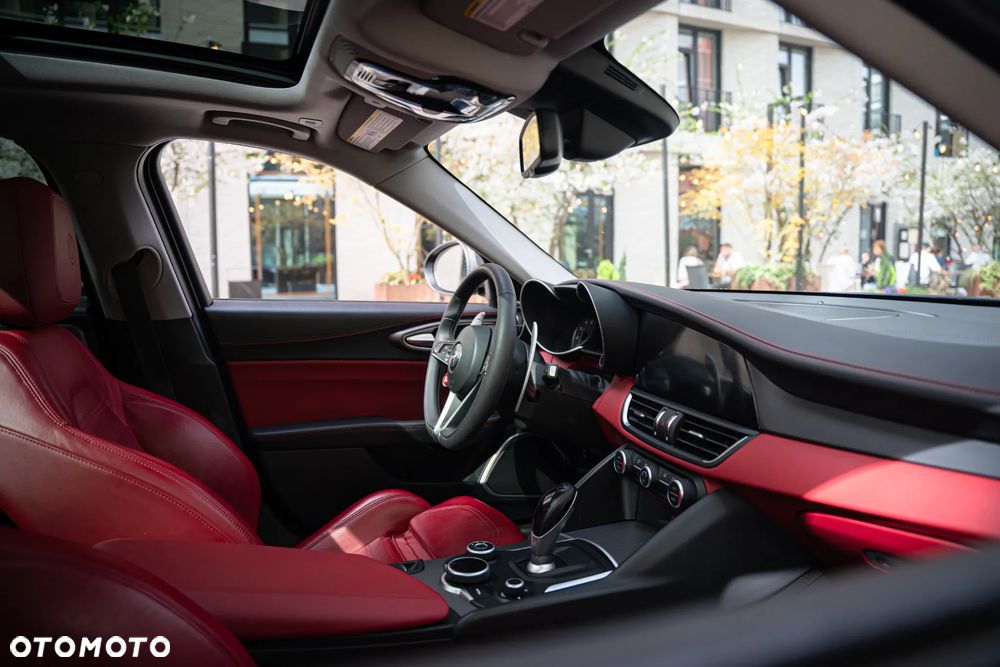 Alfa Romeo Giulia 2.0 Turbo 16V AT8 Veloce Ti - 9