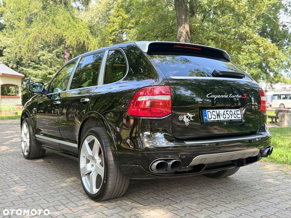 Porsche Cayenne Turbo S - 16
