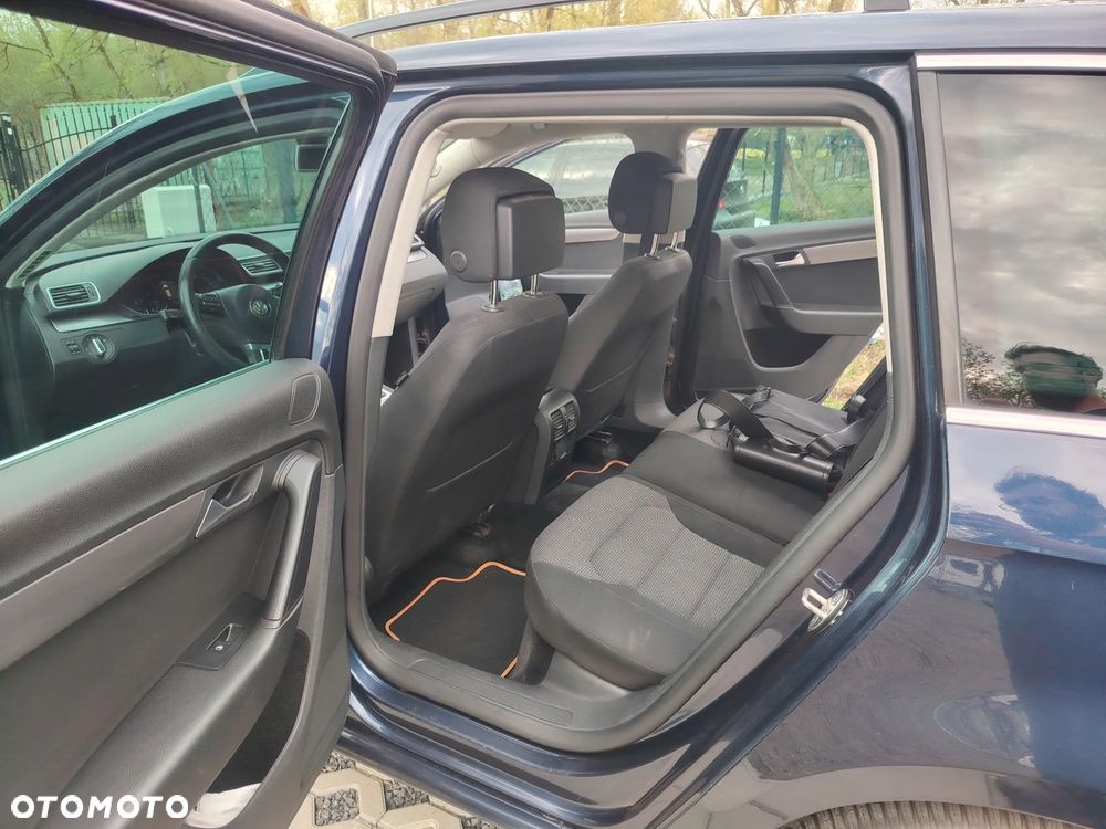 Volkswagen Passat - 11