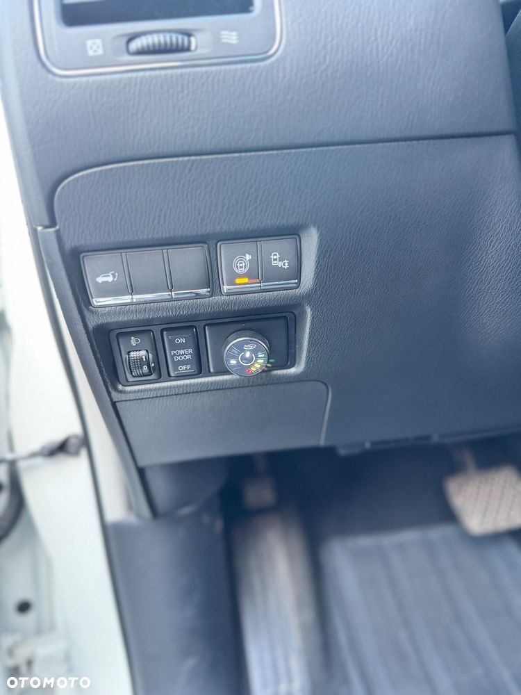 Infiniti QX80 - 12