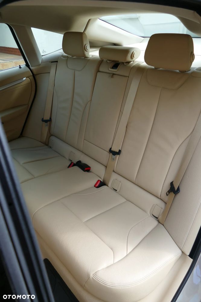 BMW Seria 3 330i Luxury Line - 14