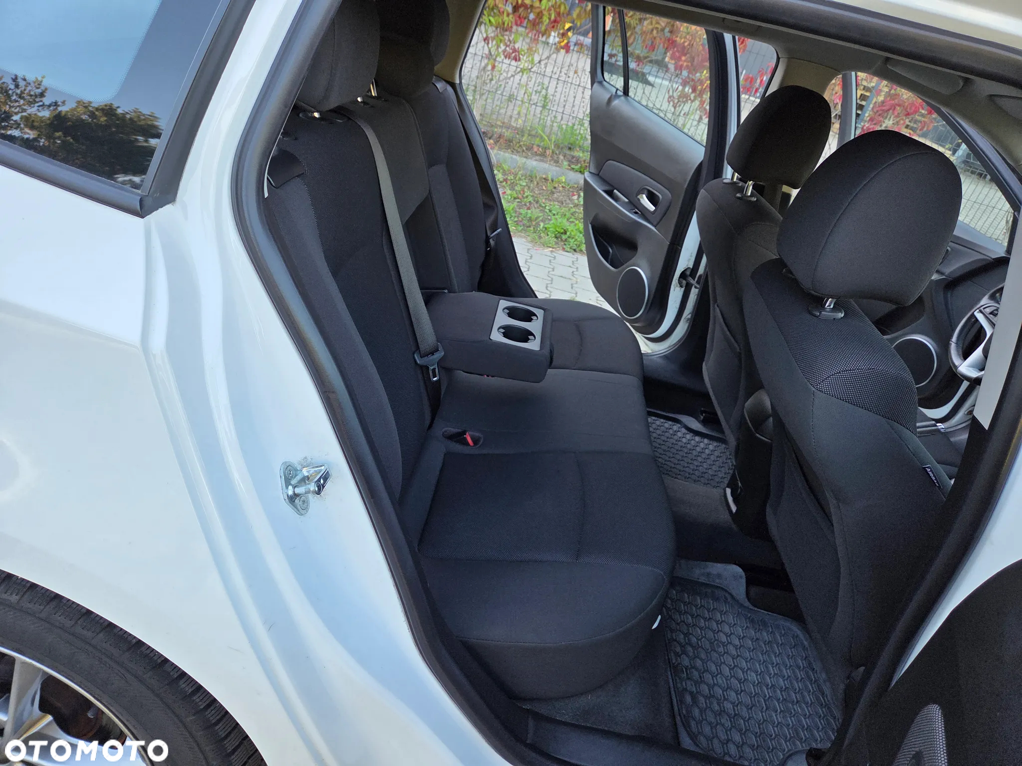 Chevrolet Cruze 1.6 LS - 23