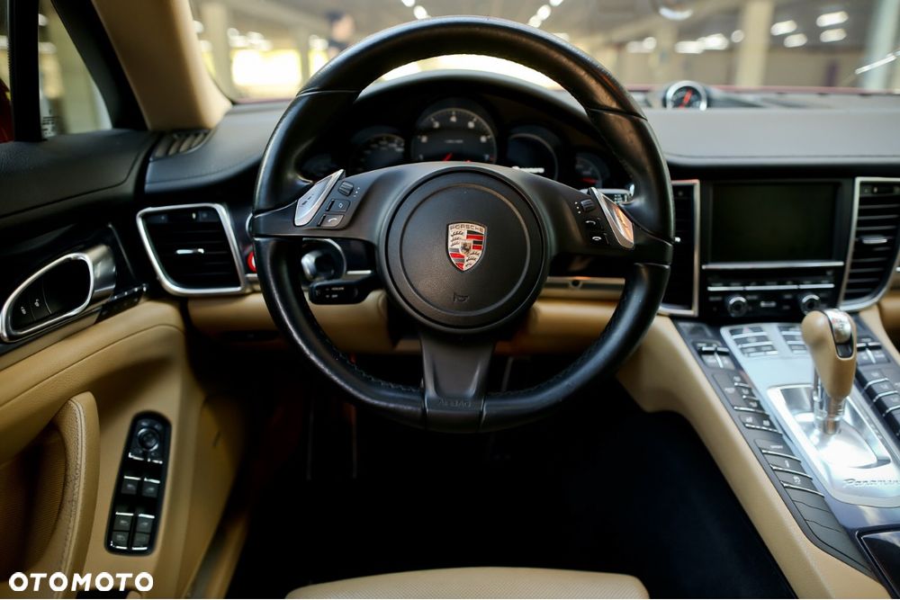 Porsche Panamera 4 PDK - 30