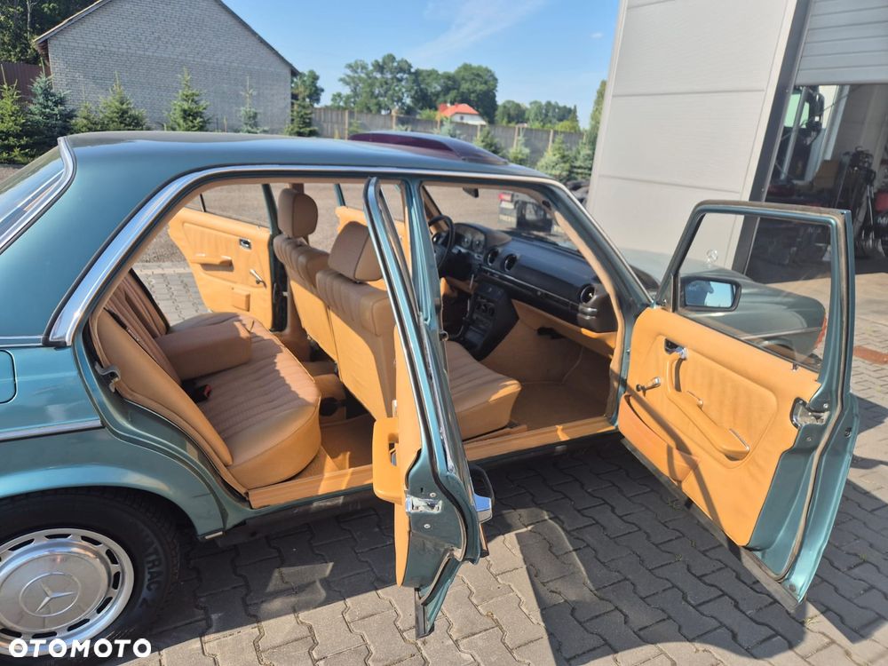 Mercedes-Benz W123 - 12