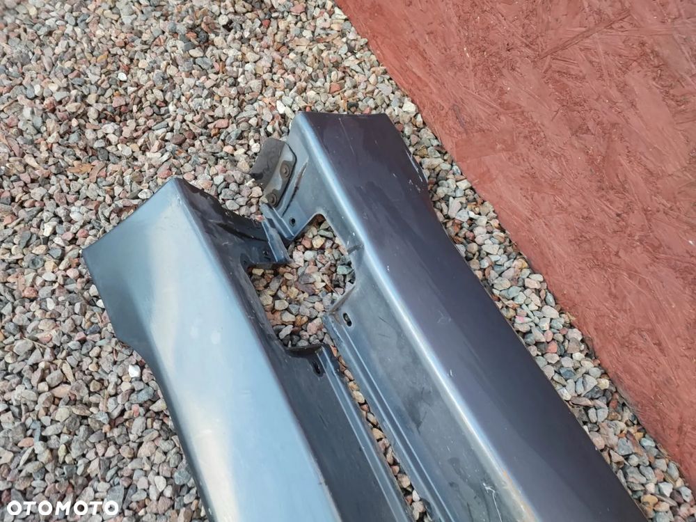 BMW E60 LCI / E61 LCI. ORYGINALNE NAKŁADKI NA PROG LEWA O NR: 7 178 125 / 7 178 126 OEM. W KOLORZE PLATINGRAU METALIC A68/7 - 11