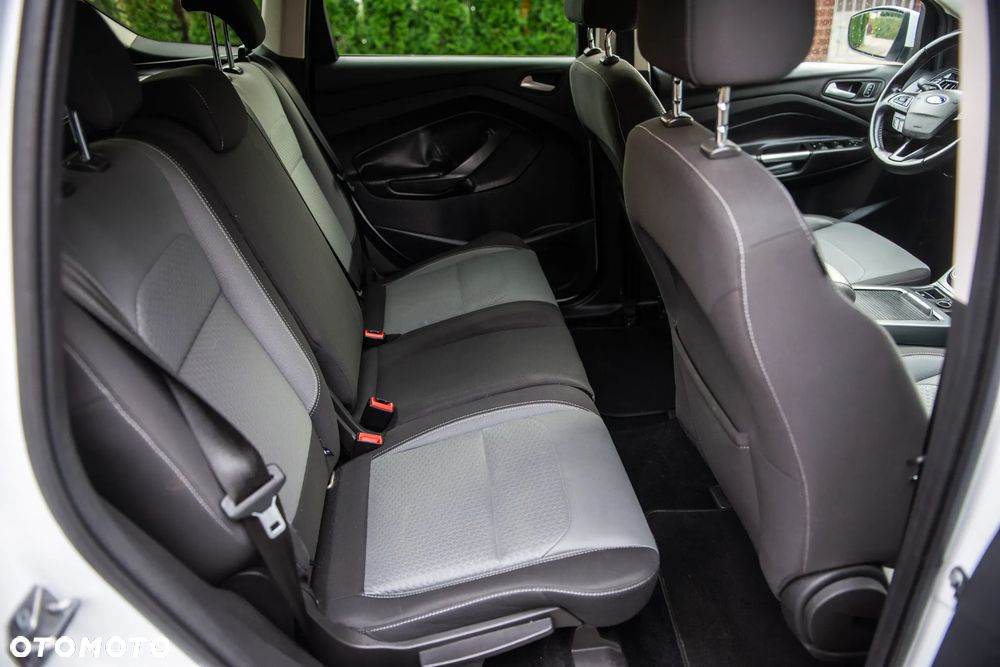 Ford Kuga 2.0 TDCi 2x4 Titanium - 24