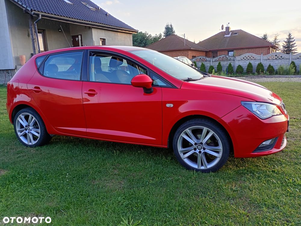Seat Ibiza 2012 photo 2