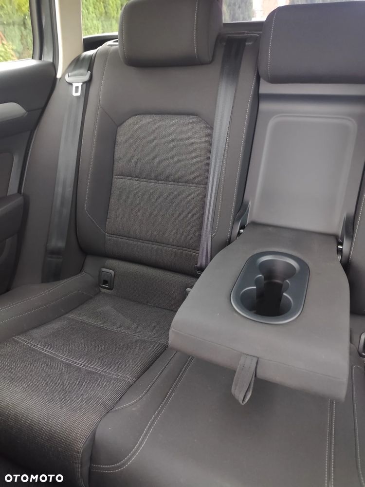 Volkswagen Passat - 8