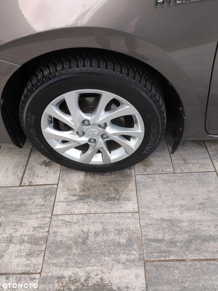 Toyota Auris Hybrid 135 Prestige - 12