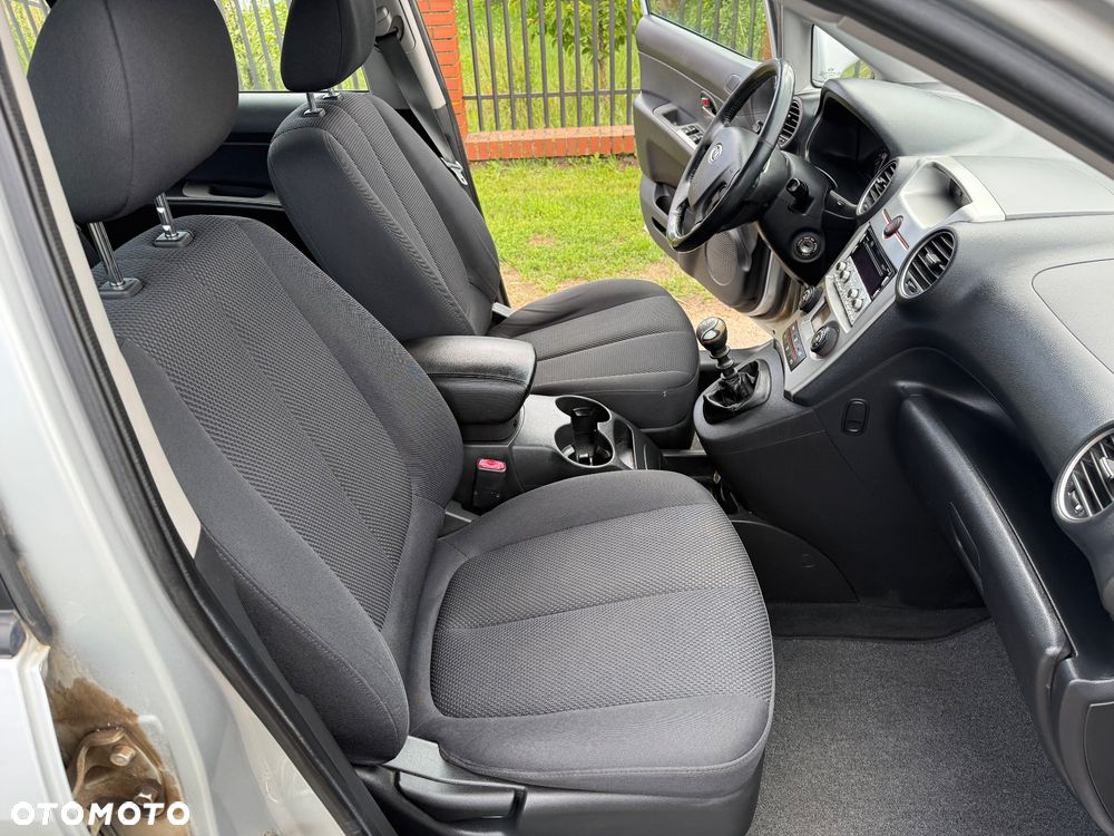 Kia Carens - 13