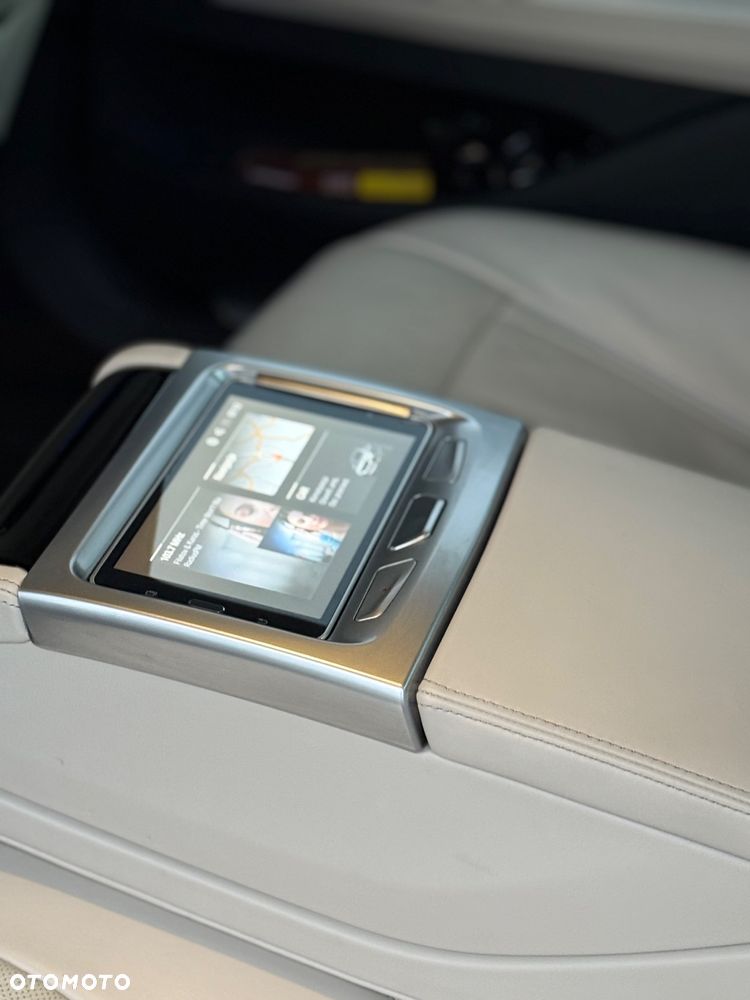 BMW Seria 7 750i xDrive sport - 30