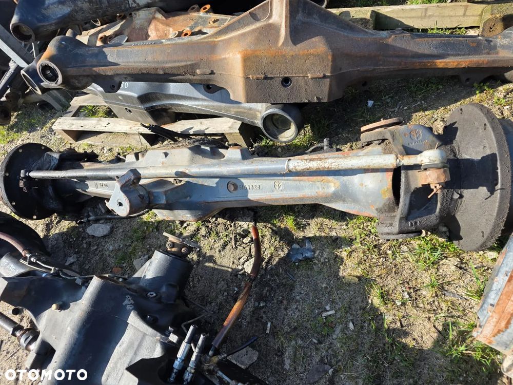 Elementy przedniego mostu New Holland TS115 - 1