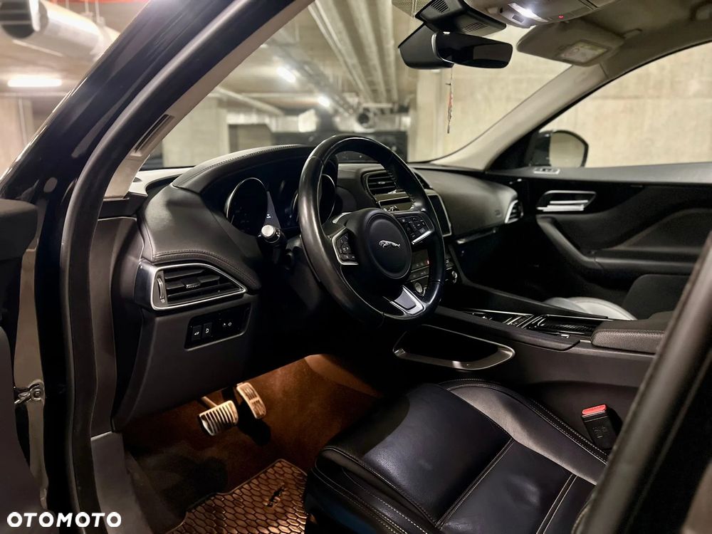 Jaguar F-Pace 2.0 i4D AWD R-Sport - 13