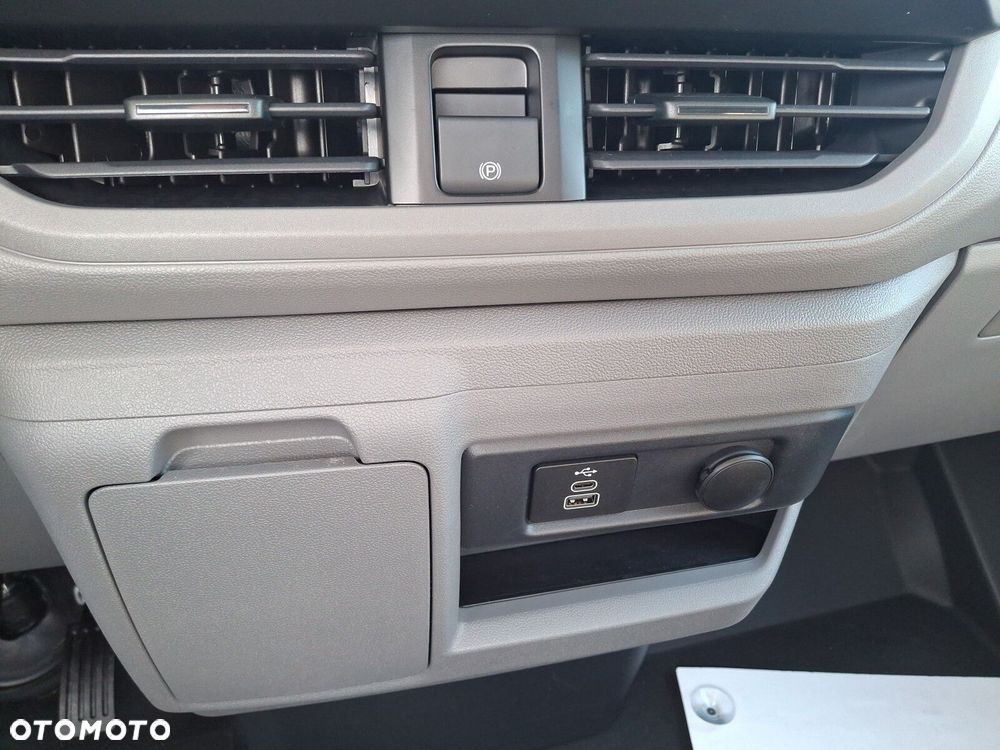 Volkswagen Transporter Furgon 2.0 TDI 150 KM automat - 40