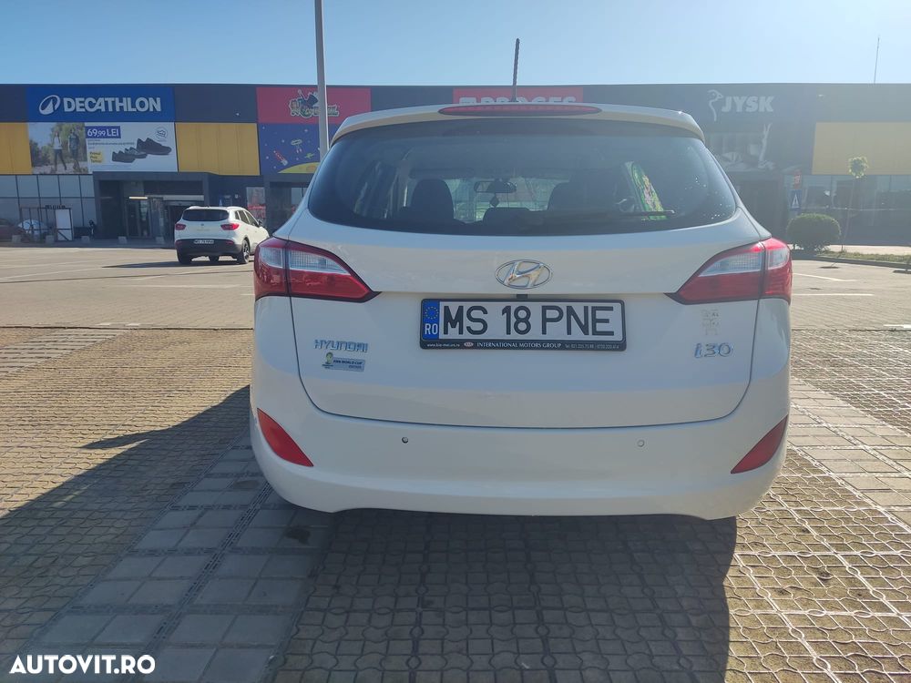 Hyundai i30 i30cw 1.6 CRDi Fifa World Cup Edition - 4