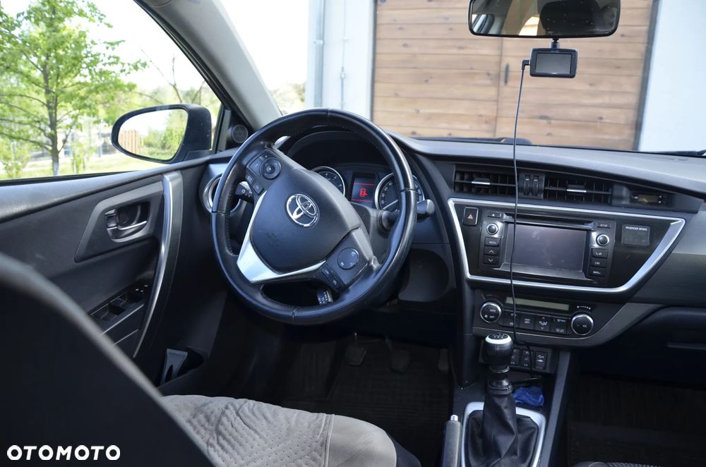 Toyota Auris 1.6 Dynamic - 12