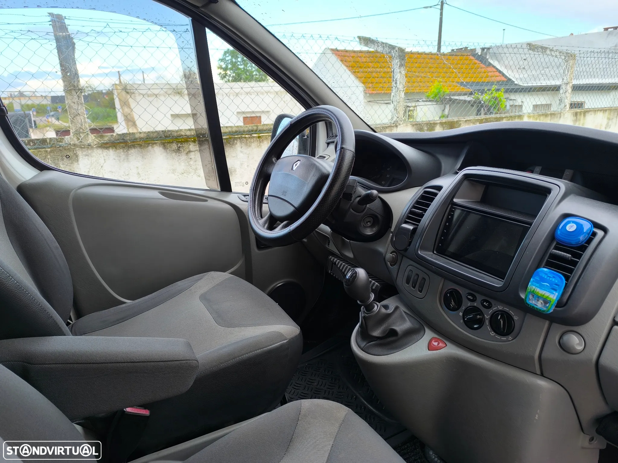 Renault Traffic 115 dci com motor frio - 9