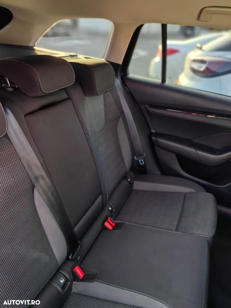 Skoda Octavia Combi 2.0 TDI DSG Selection - 31