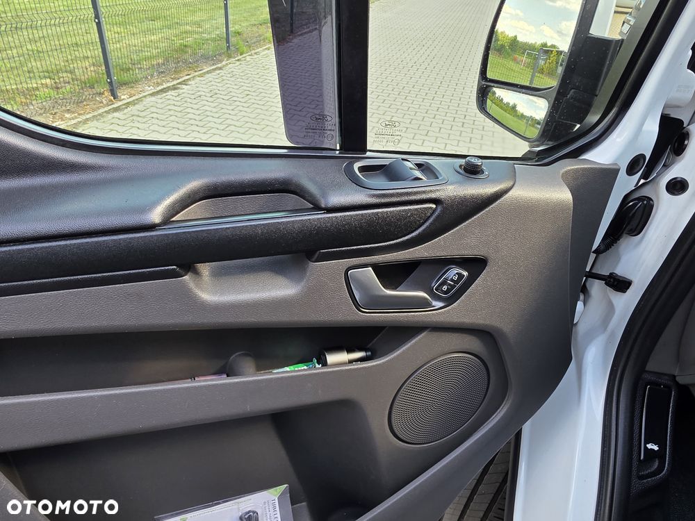 Ford Tourneo Custom 320 L2H1 VA MH Ambiente - 24
