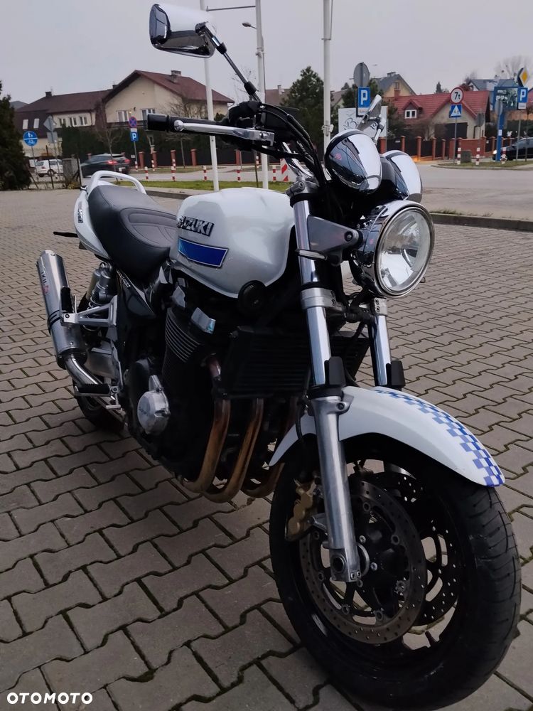 Suzuki GSX - 12