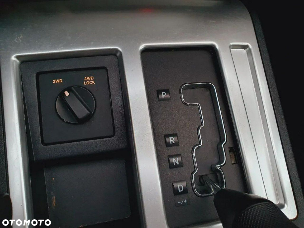 Dodge Nitro - 25