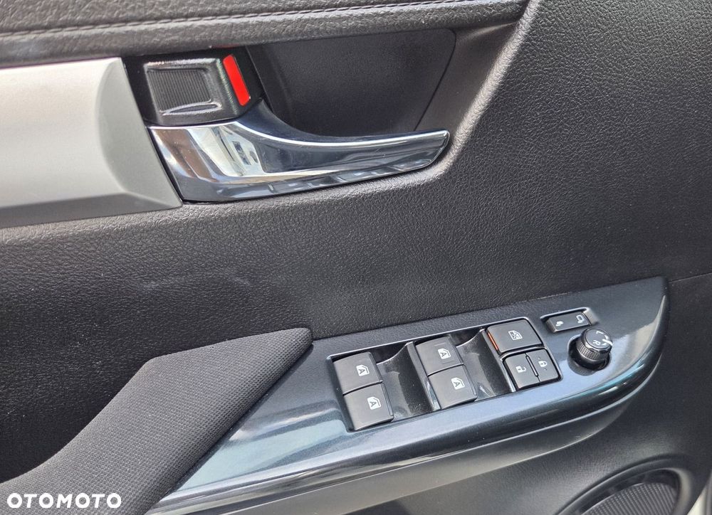 Toyota Hilux 2.8 D-4D Double Cab SR5 4x4 - 27