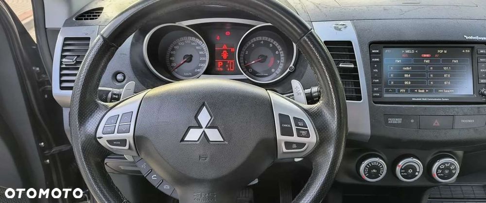 Mitsubishi Outlander - 11