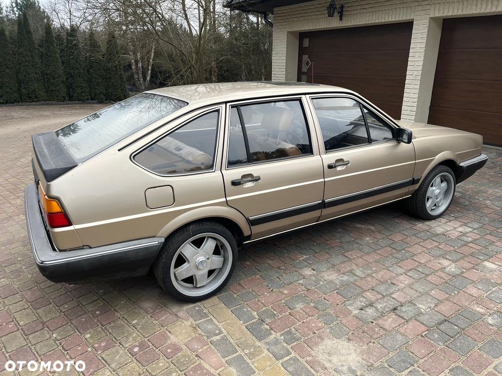 Volkswagen Passat - 2