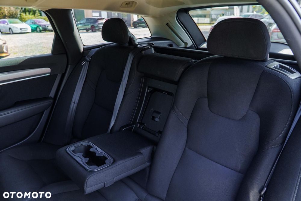 Volvo V90 D4 Momentum - 34
