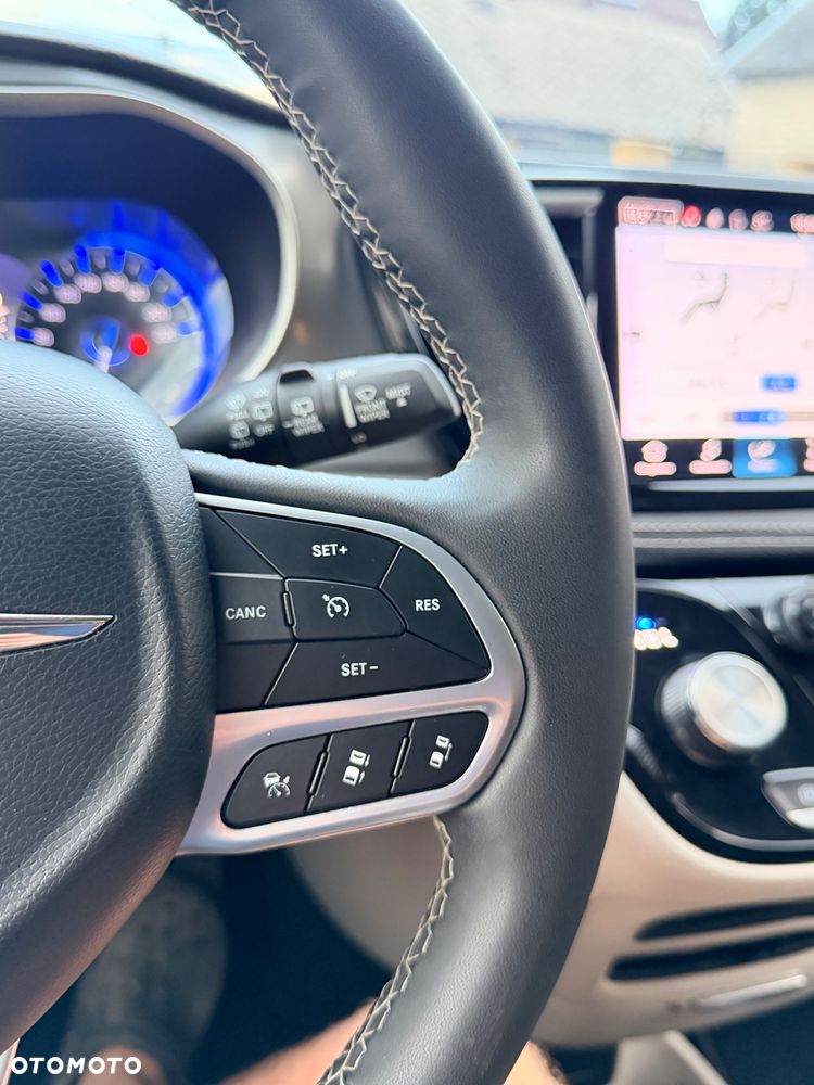 Chrysler Pacifica - 15
