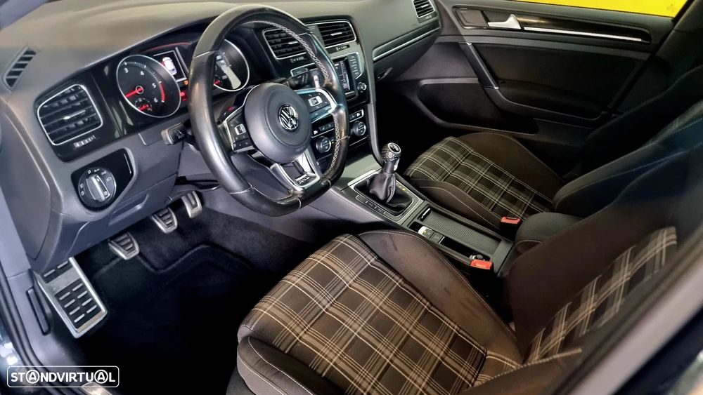 VW Golf GTD BlueMotion - 13