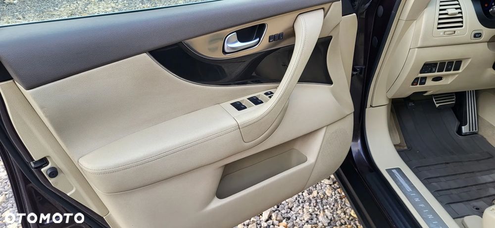 Infiniti FX FX30d S Premium - 11