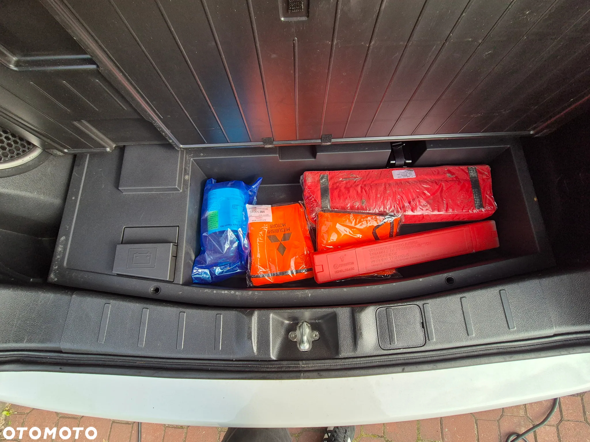 Mitsubishi Outlander 2.0 4WD Plug-In Hybrid - 39