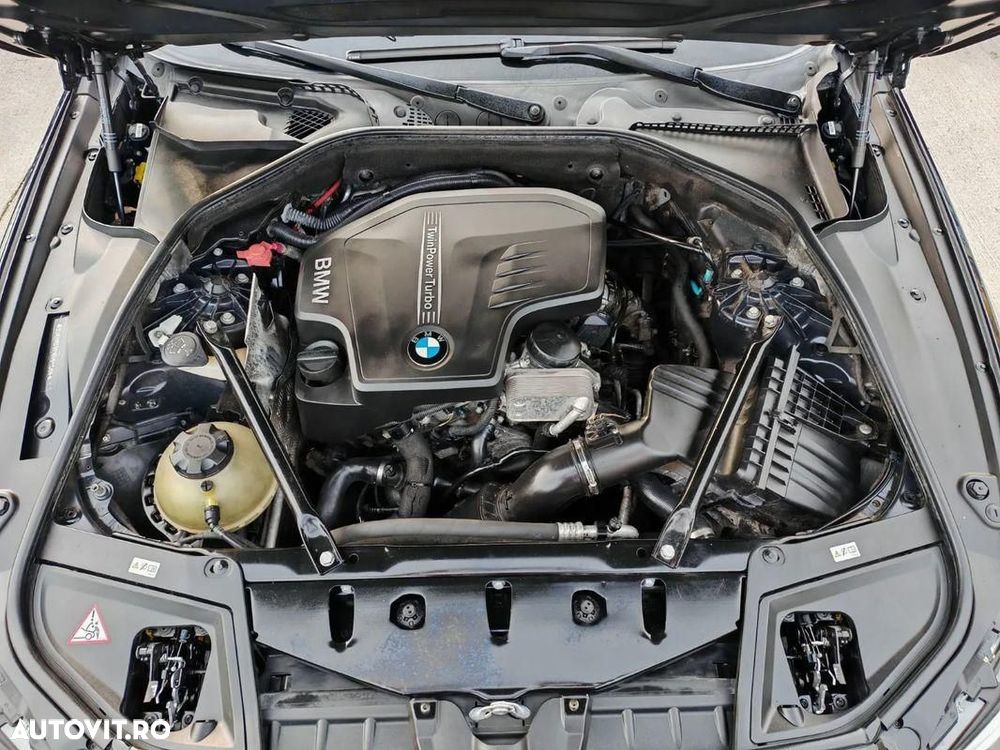 BMW Seria 5 520i Sport-Aut. - 10