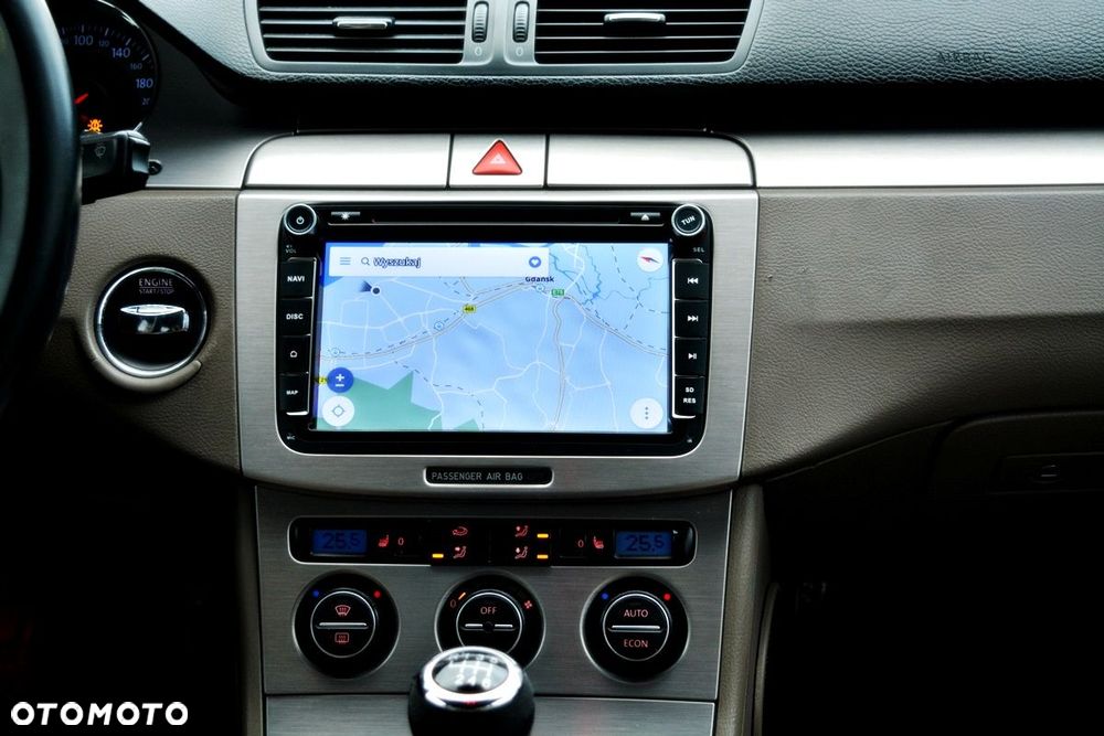 Volkswagen Passat 2.0 TDI DPF Highline - 9