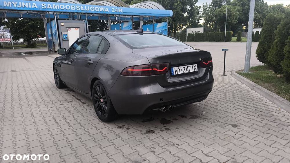 Jaguar XE - 1