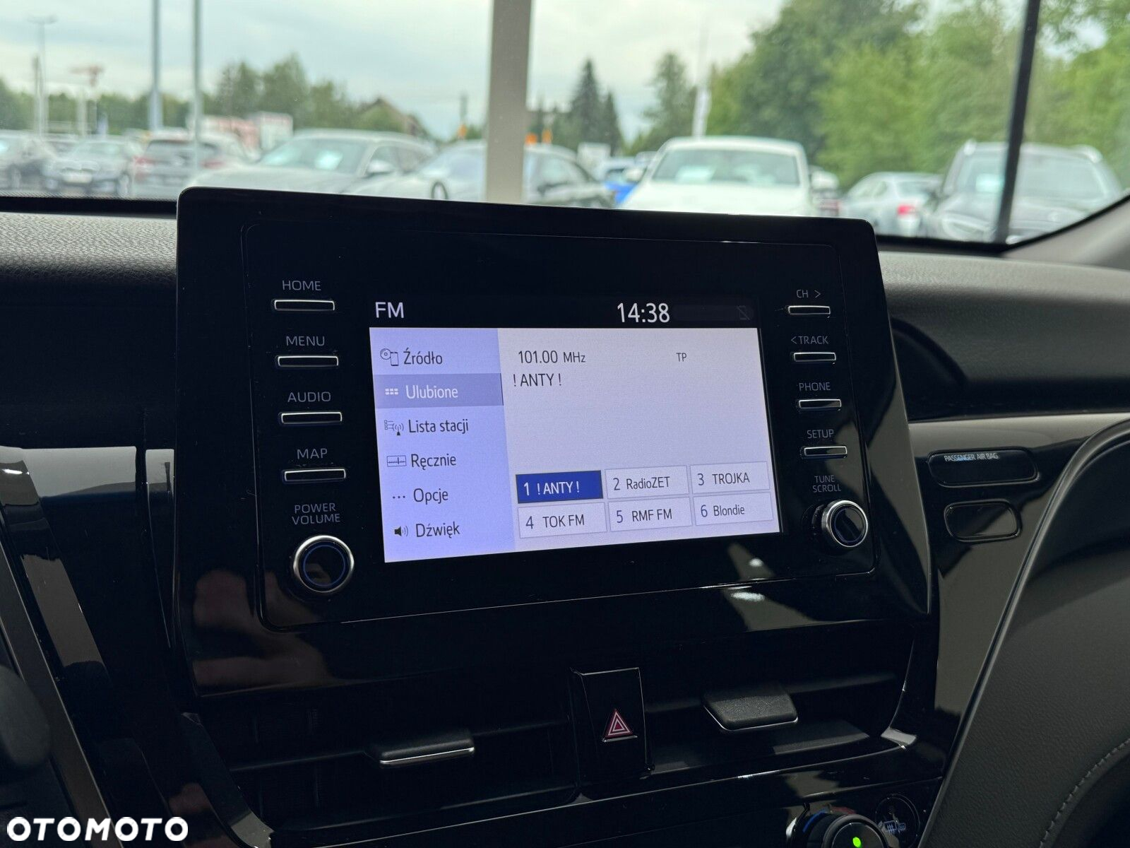 Toyota Camry - 31