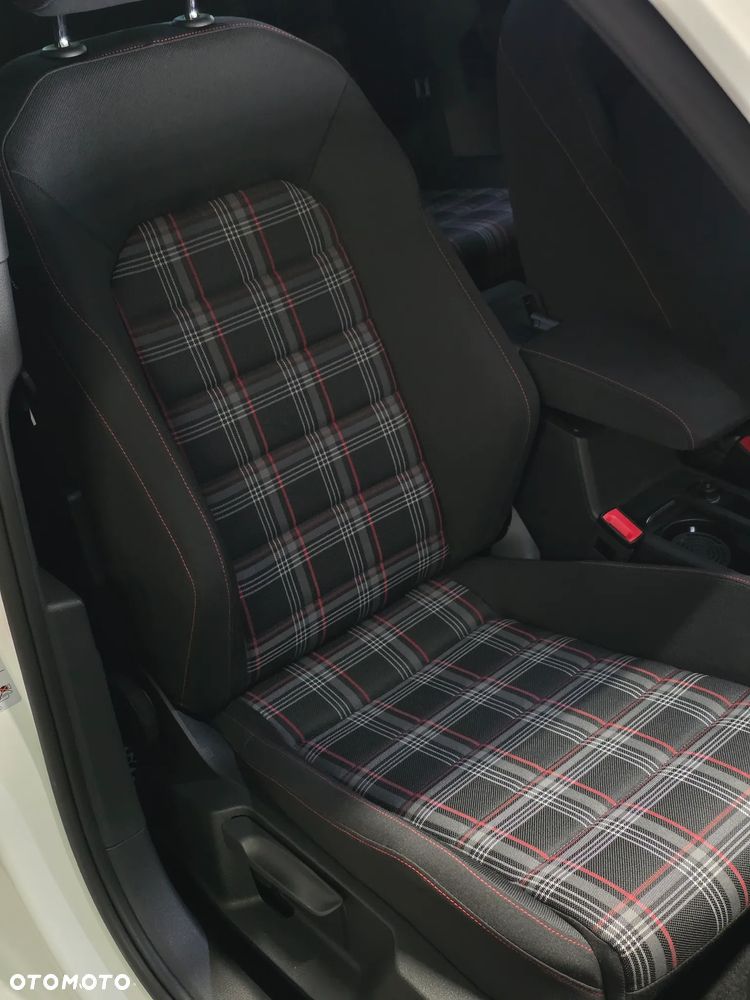 Volkswagen Golf - 14