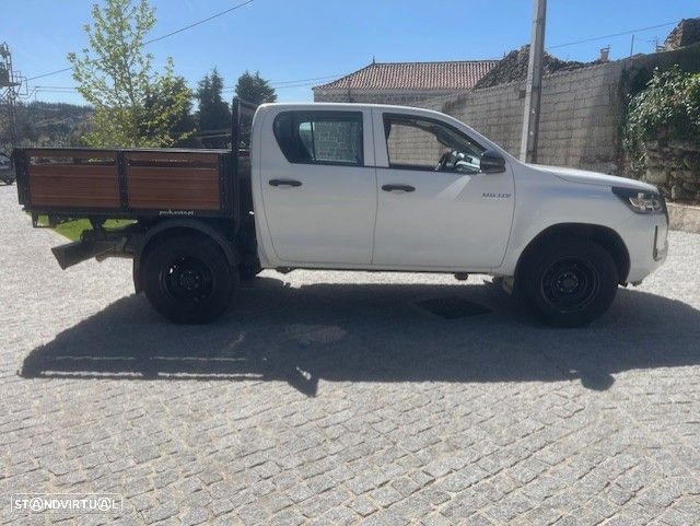 Toyota Hilux 2.4 D-4D 4WD CD CH - 4