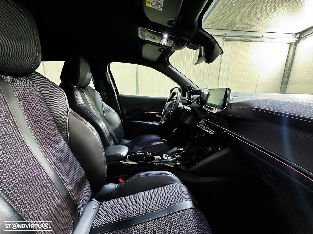 Peugeot e-2008 50 kWh GT - 29